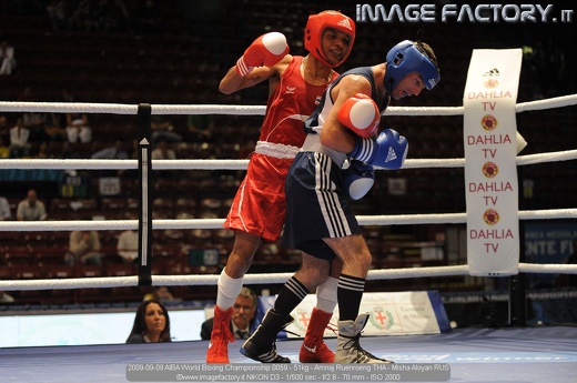2009-09-09 AIBA World Boxing Championship 0059 - 51kg - Amnaj Ruenroeng THA - Misha Aloyan RUS